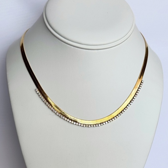 Jewelry - Classy Gold Plated Rhinestone Simple Choker Necklace